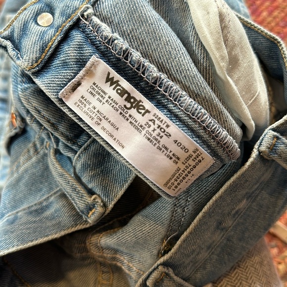 WRANGLER LIGHT WASH DENIM EQUESTRIAN COWBOY JEANS - Picture 2 of 5